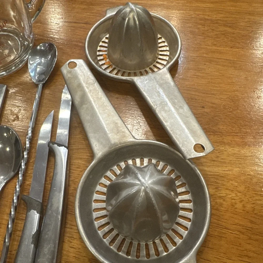 Vintage Kitchen Gadget Lot Measuring Cup Juicers Grater Utensils Tools 8 PCs